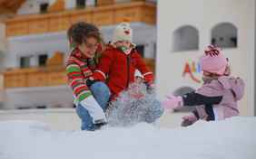 Für die Jüngsten ab 18 Monate gibt es am Vormittag ein liebevolles Programm. - Foto: Ingo Wandmacher